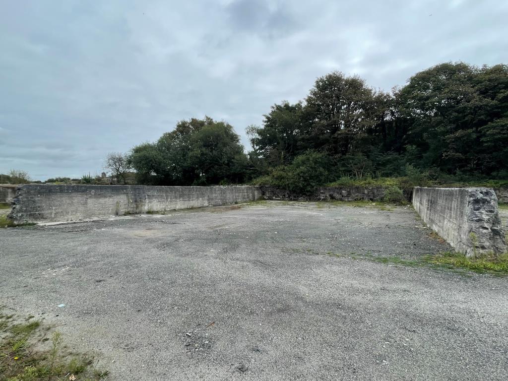 Lot: 4 - FREEHOLD SITE WITH STORE BUILDING AND CHIMNEY STACK - Outside Space